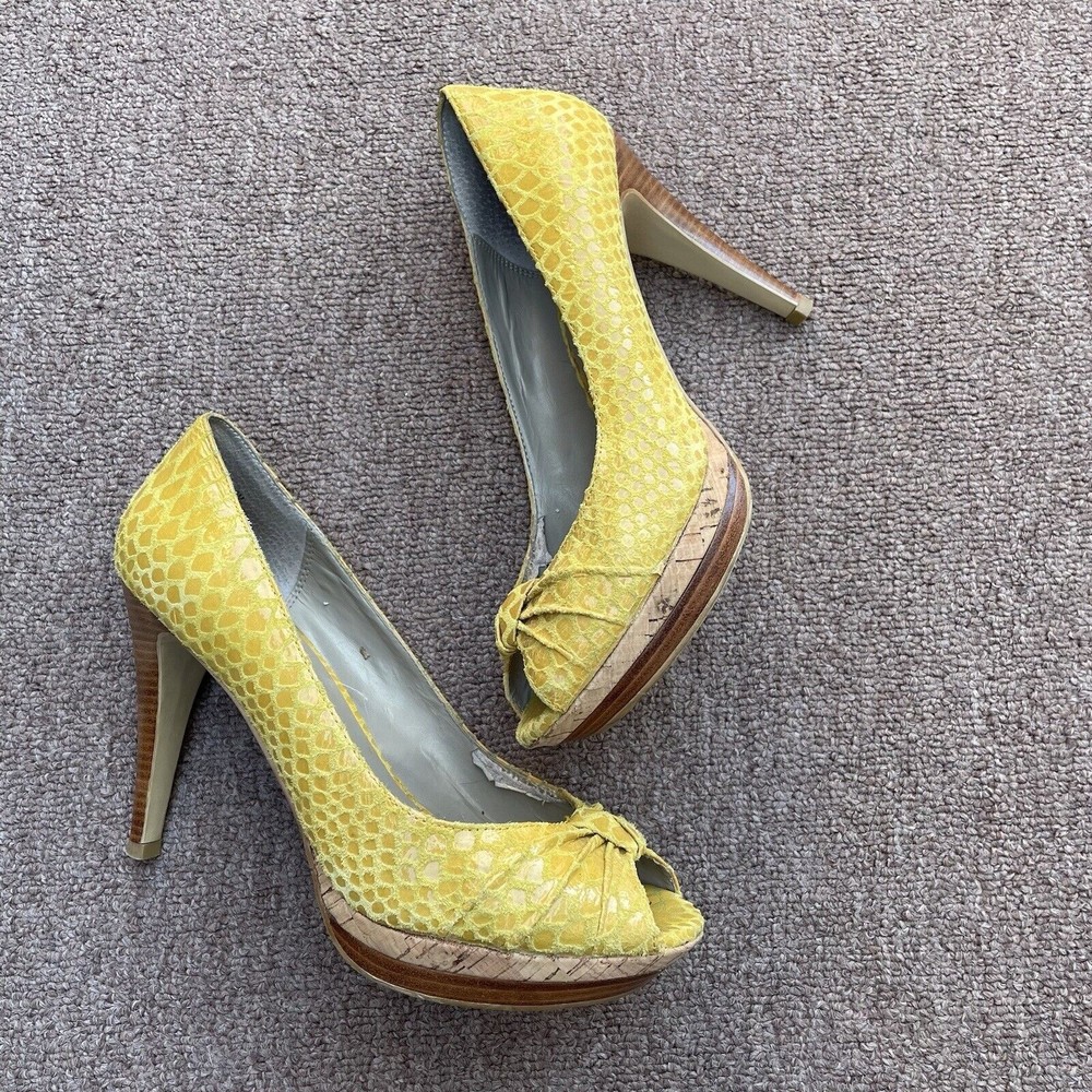 Moda Spana Yellow Faux Snakeskin Stiletto Stacked Heels Peep Toe Sz 8